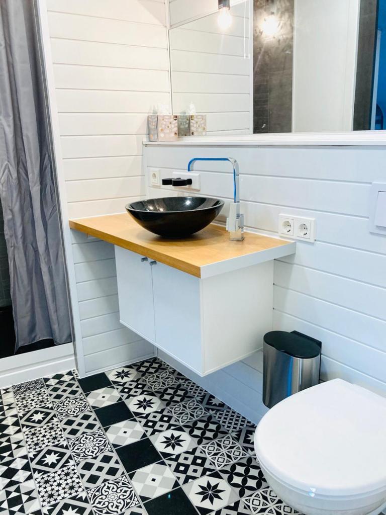 SaarPartment M6 am Staden in Saarbrücken - Living in Style mit Küche, Bad, Boxspringbett, WiFi, Parking - 11x in SB Exterior foto